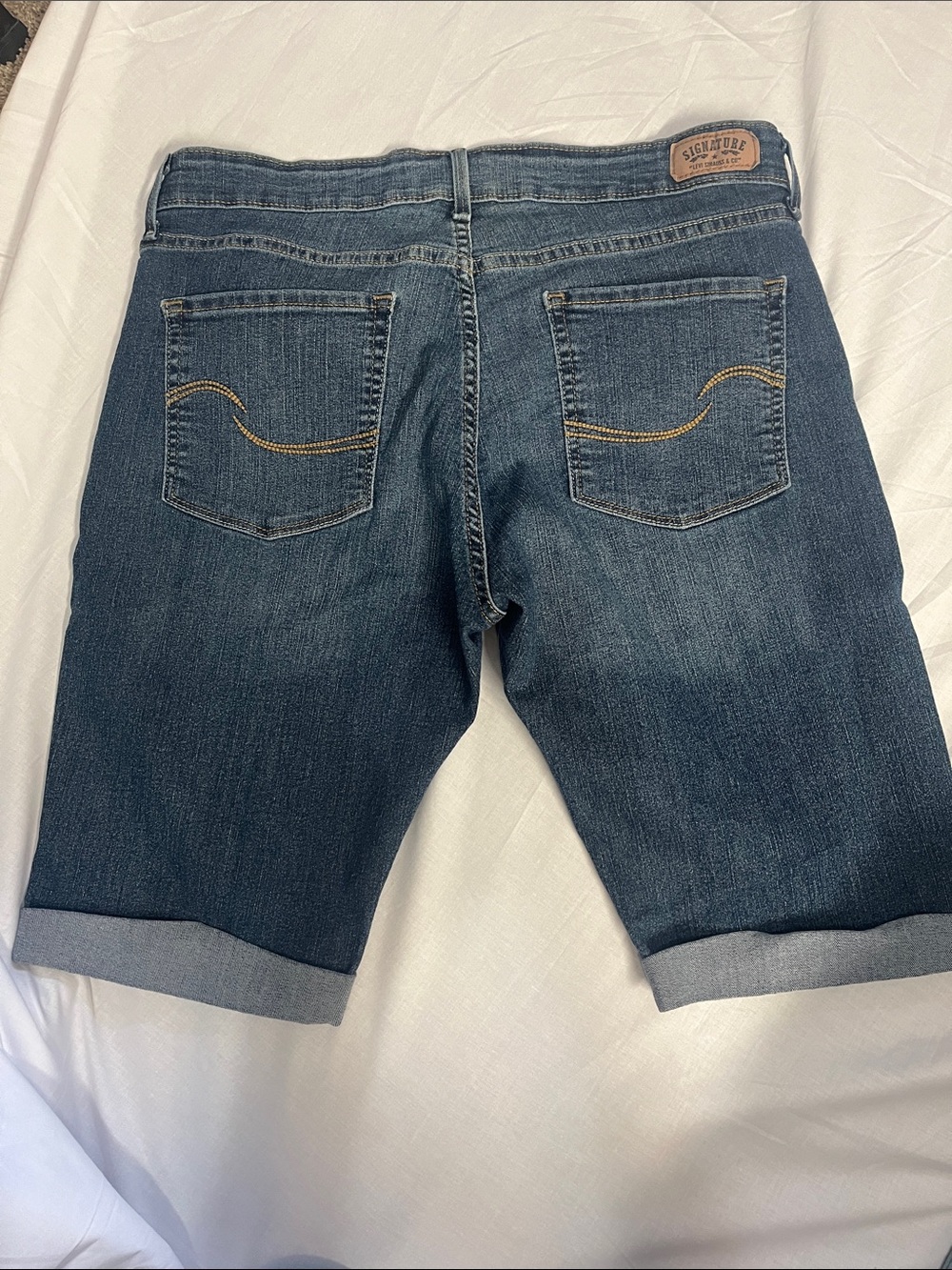 Women’s Levi Strauss Denim Bermuda Shorts - Medium Blue Wash size 16 W33 - Picture 2 of 9